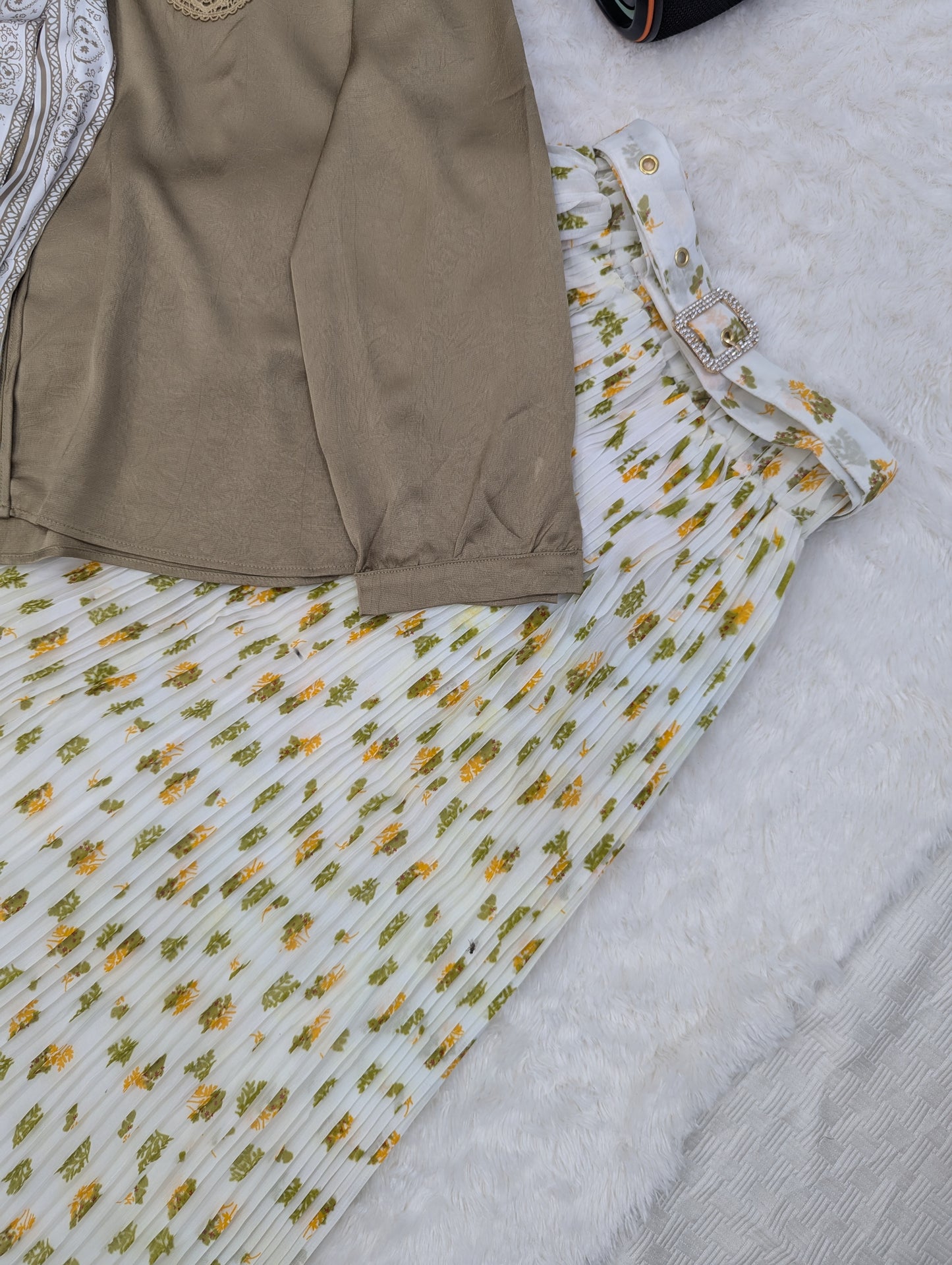 Elegant Floral Pleated Skirt Set – Chic & Trendy Look