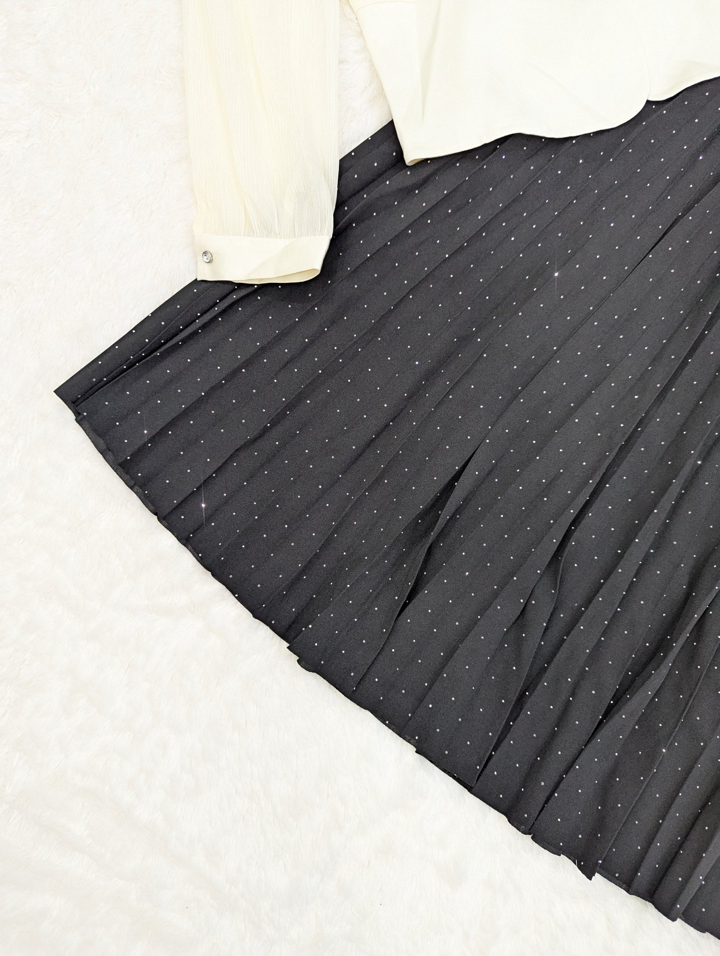 Elegant Pearl Embellished Top with Pleated Skirt – 2 Piece Set