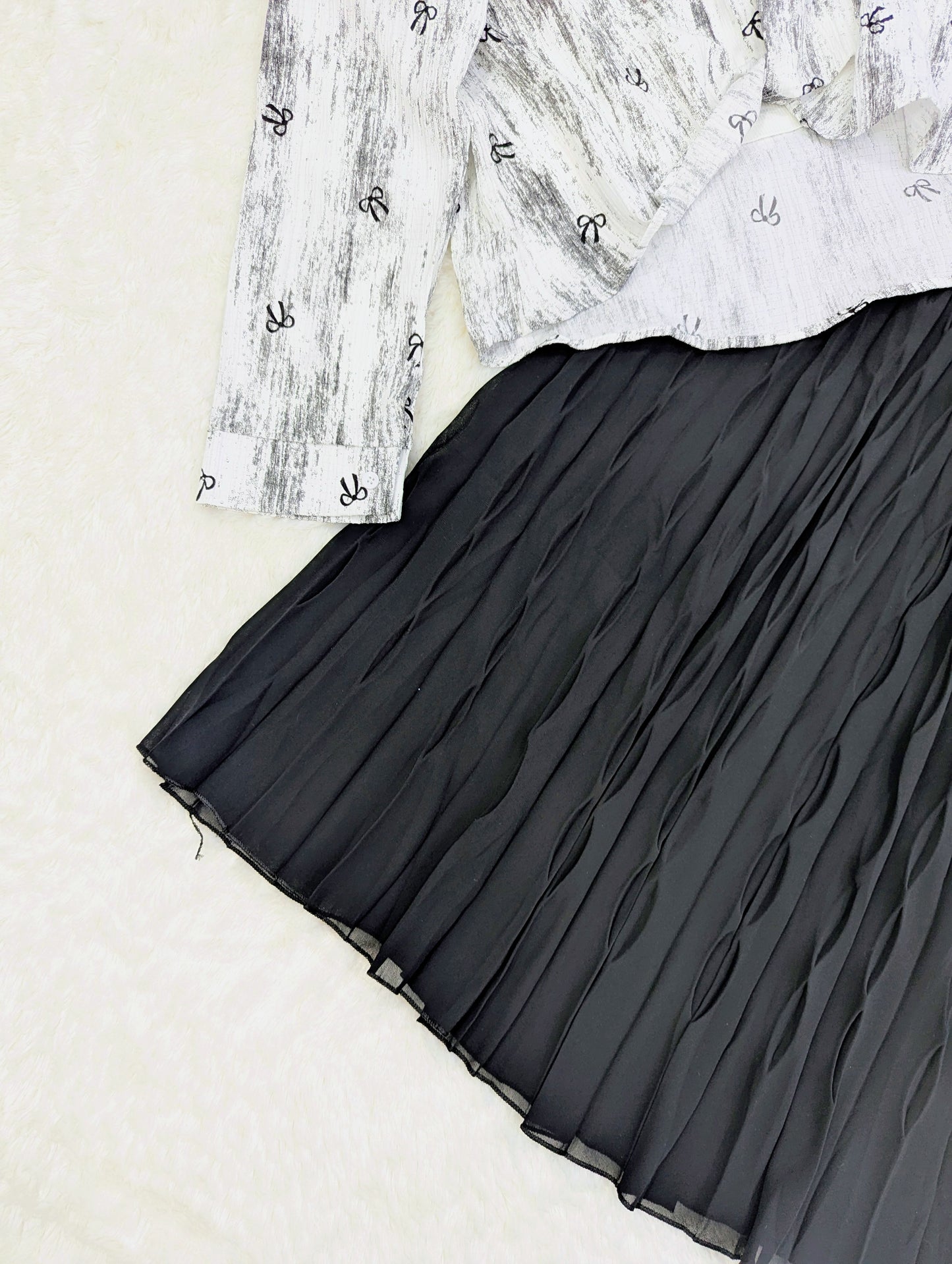 Chic Printed Top with Black Pleated Skirt – 2 Piece Set