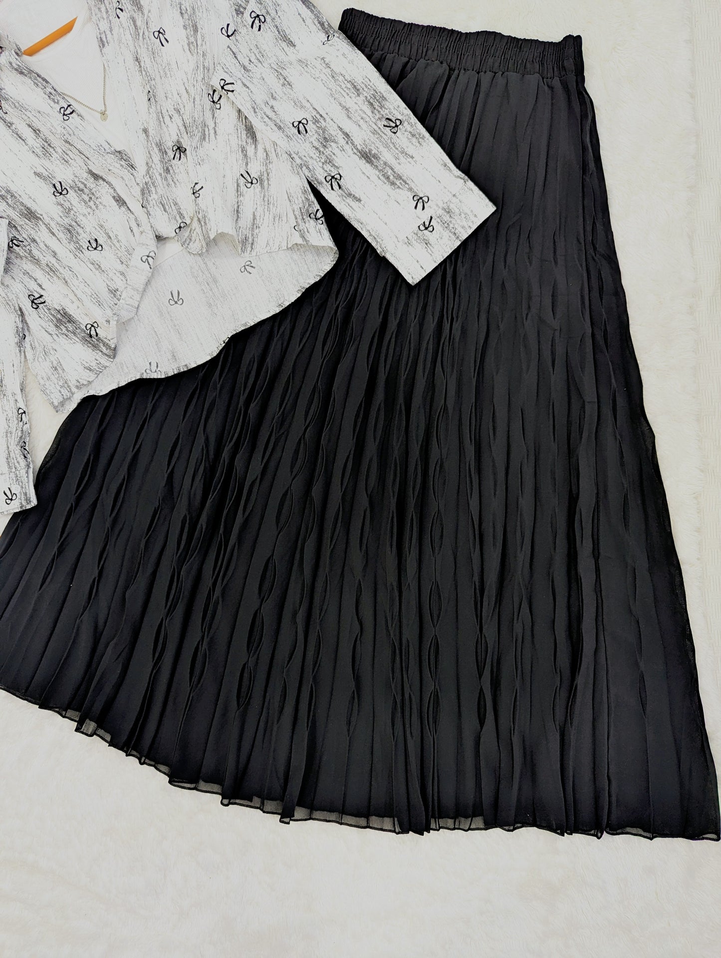 Chic Printed Top with Black Pleated Skirt – 2 Piece Set